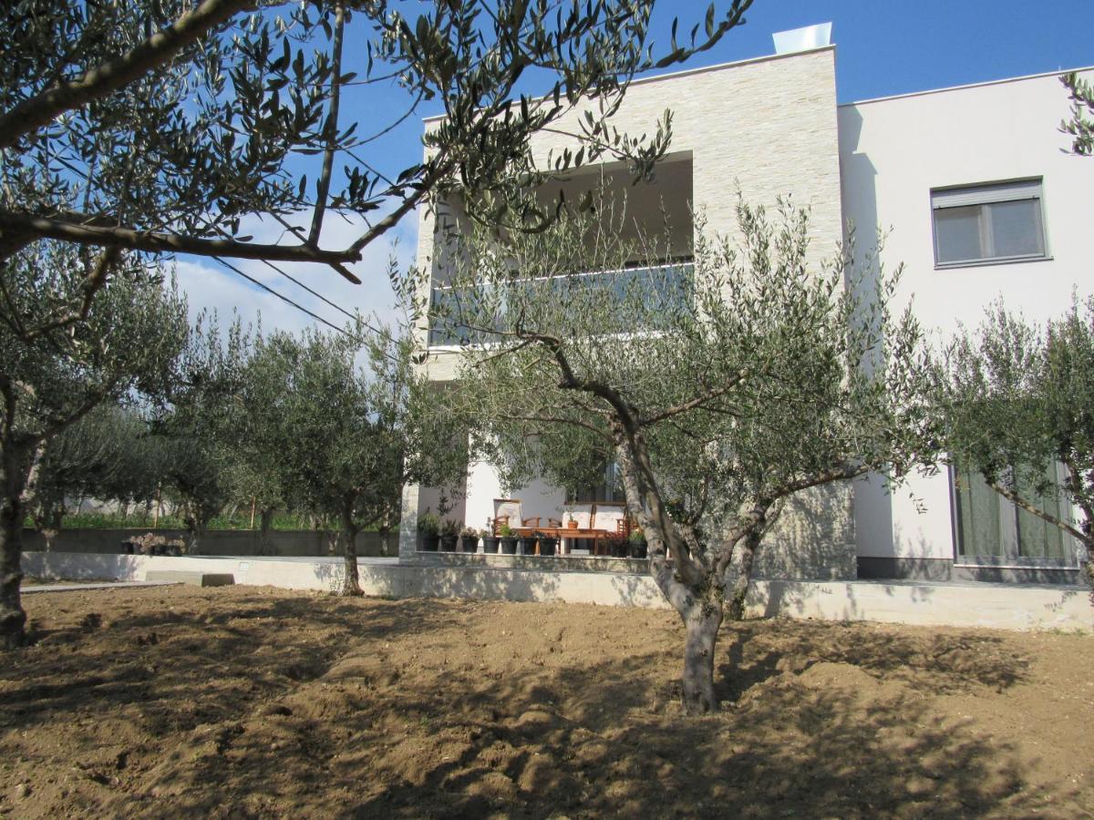 特罗吉尔Olives Garden公寓 外观 照片