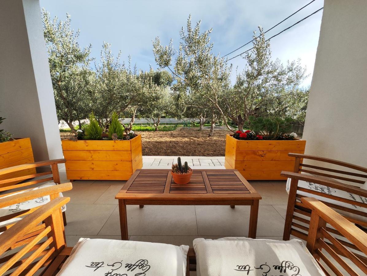 特罗吉尔Olives Garden公寓 外观 照片